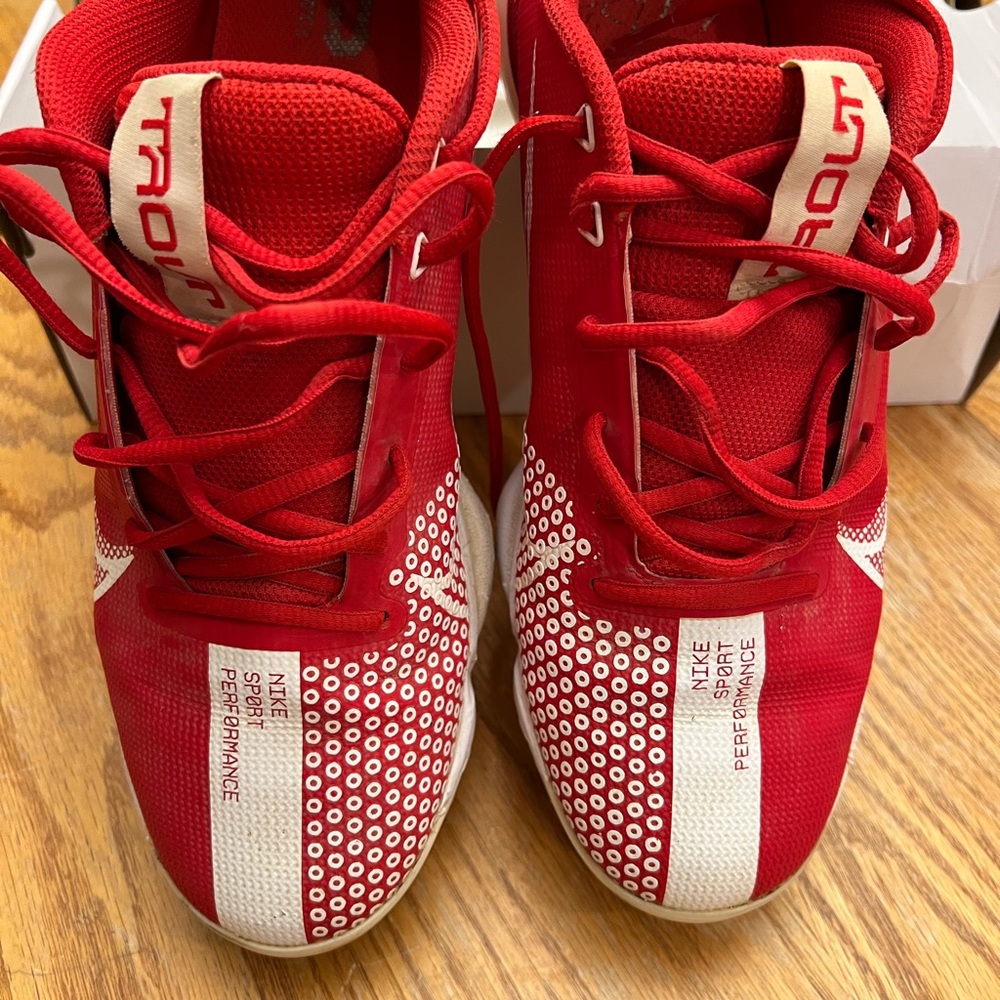 NIKE Trout 27 MENS Baseball metal cleats- men’s size 10. Almost brand new!
